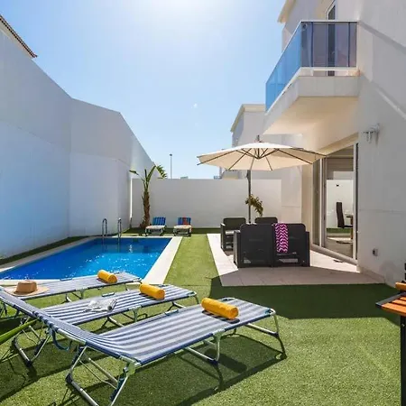 Playa De Fanabe Sleeps 8 With Pool Air Con And Wifi * アデヘ