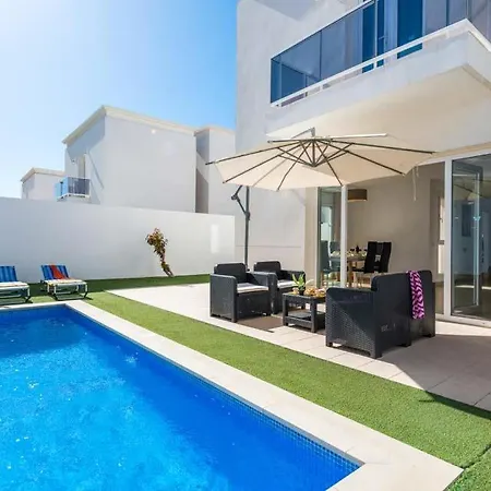 ヴィラ Playa De Fanabe Sleeps 8 With Pool Air Con And Wifi *