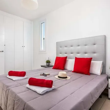 Playa De Fanabe Sleeps 8 With Pool Air Con And Wifi アデヘ