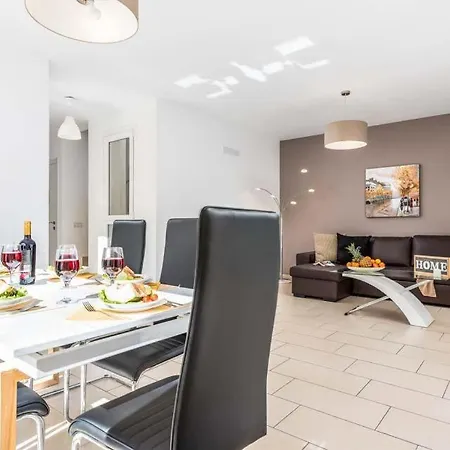 Vila Playa De Fanabe Sleeps 8 With Pool Air Con And Wifi *