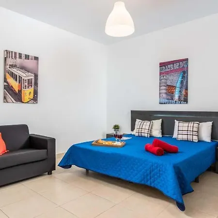 Playa De Fanabe Sleeps 8 With Pool Air Con And Wifi Vila *