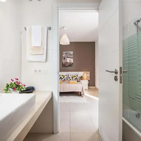 Playa De Fanabe Sleeps 8 With Pool Air Con And Wifi Vila *