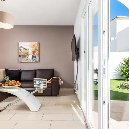 Vila Playa De Fanabe Sleeps 8 With Pool Air Con And Wifi *