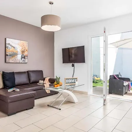 Playa De Fanabe Sleeps 8 With Pool Air Con And Wifi Vila *