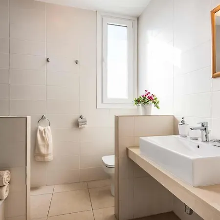 Playa De Fanabe Sleeps 8 With Pool Air Con And Wifi Vila Costa Adeje (Tenerife)